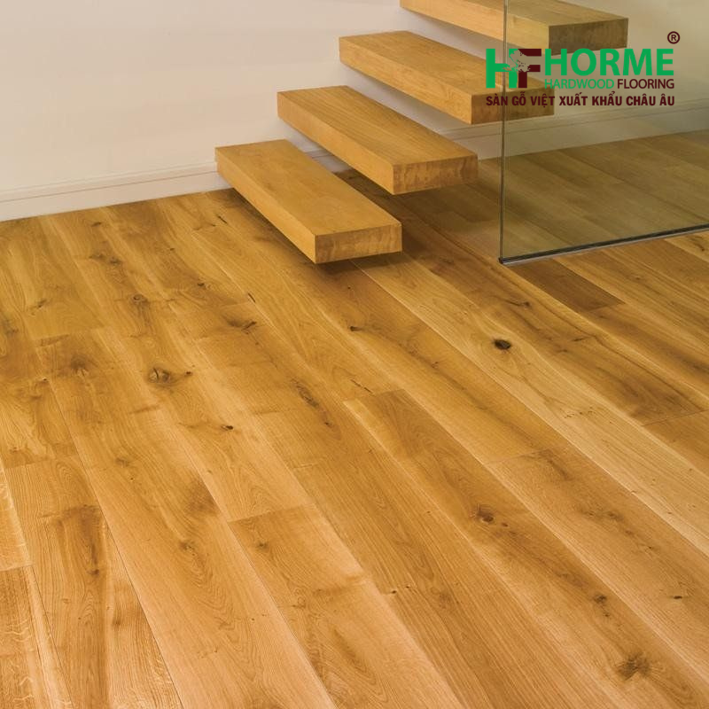 Sàn gỗ solid tự nhiên trong biệt thự cao cấp với vân gỗ nguyên bản