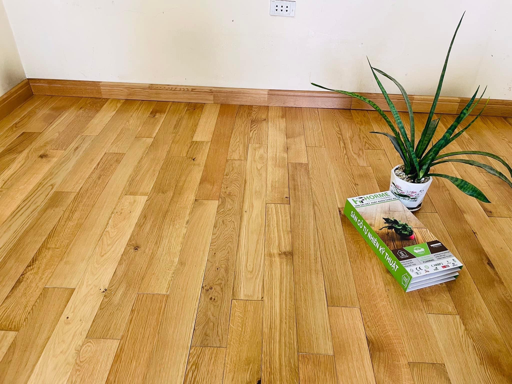 Sàn gỗ tự nhiên cao cấp trong không gian nội thất biệt thự