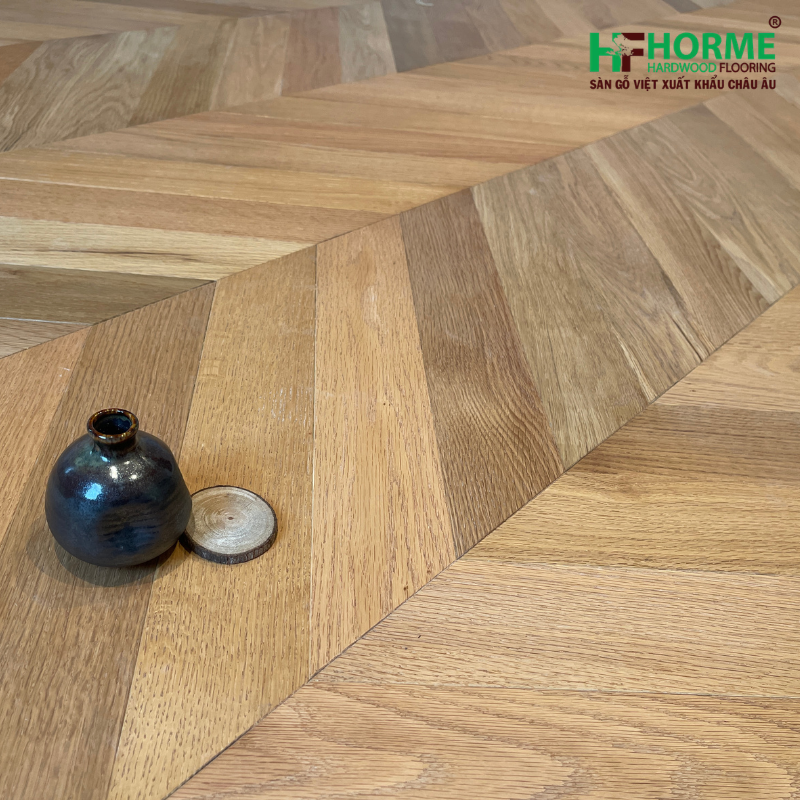 Cận cảnh vân sàn gỗ tự nhiên cao cấp với cấu trúc bề mặt chân thực và màu sắc tự nhiên